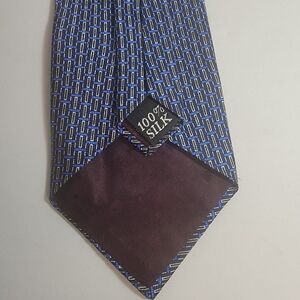 100% Silk Blue Oscar De La Renta neck tie
